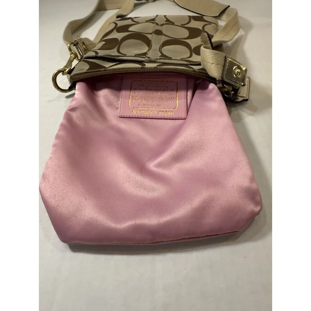 Coach‎ Signature Jacquard Gold Lurex Swingpack Crossbody Bag North South 42246